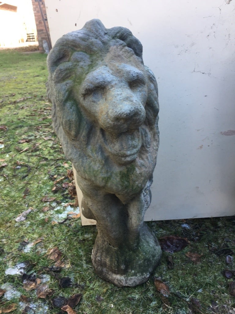 4 x LION STONE GARDEN ORNAMENT STATUES TWO LARGE AND 2 x SMALLER NEW