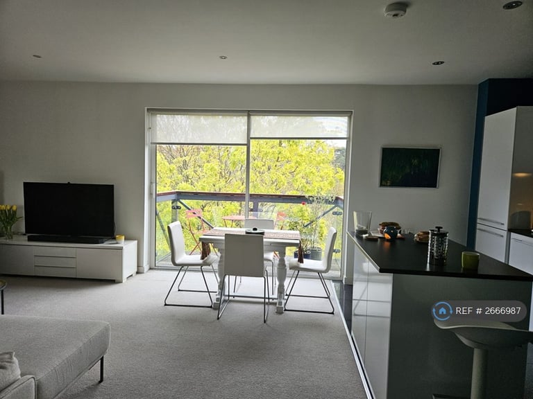 3 bedroom flat in Union Lane, Isleworth, TW7 (3 bed) (#2666987)