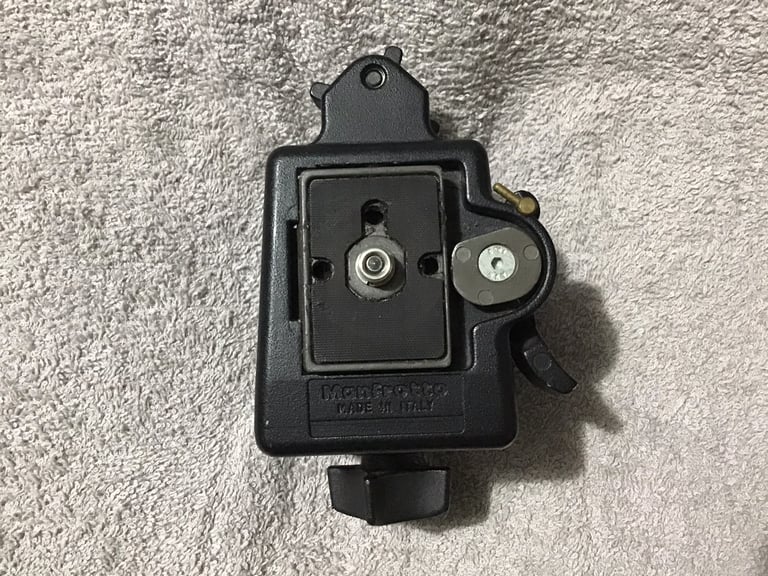 MANFROTTO TRIPOD HEAD VERY GOOD CONDITION COST OVER £100. SELLING FOR 