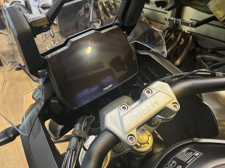 2025 Triumph Tiger 1200 RALLY PRO PREMIUM COLOUR Petrol 6 Speed
