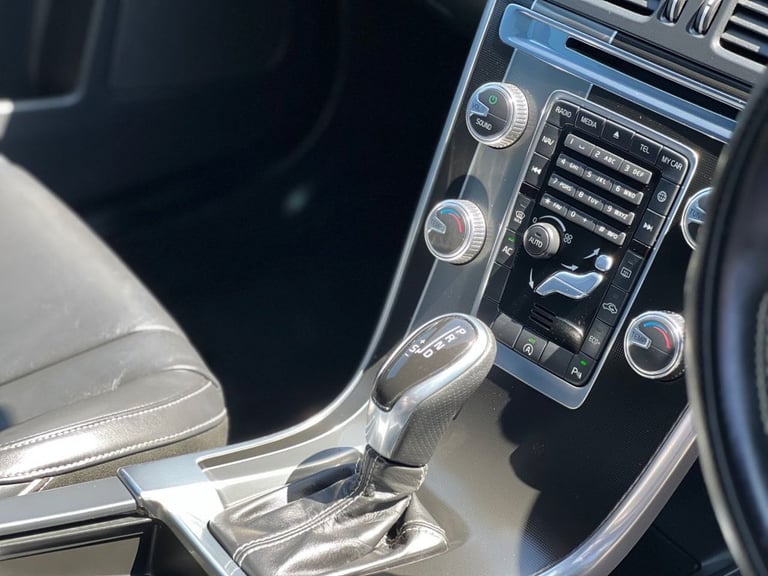 2014 Volvo XC60 2.0 D4 R-Design Lux Nav SUV 5dr Diesel Geartronic Euro 6 (s/s) (181 ps) ESTATE Di...