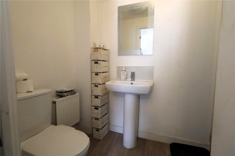 🌟Light-Filled Double Room in Friendly Professional House Share🤎E13!