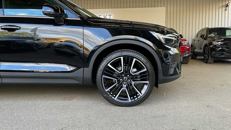 2025 Volvo XC40 2.0 B3P Ultra Dark 5dr Auto SUV Petrol Automatic