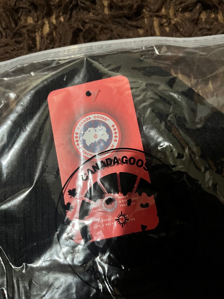 Canada goose winter hat with tags