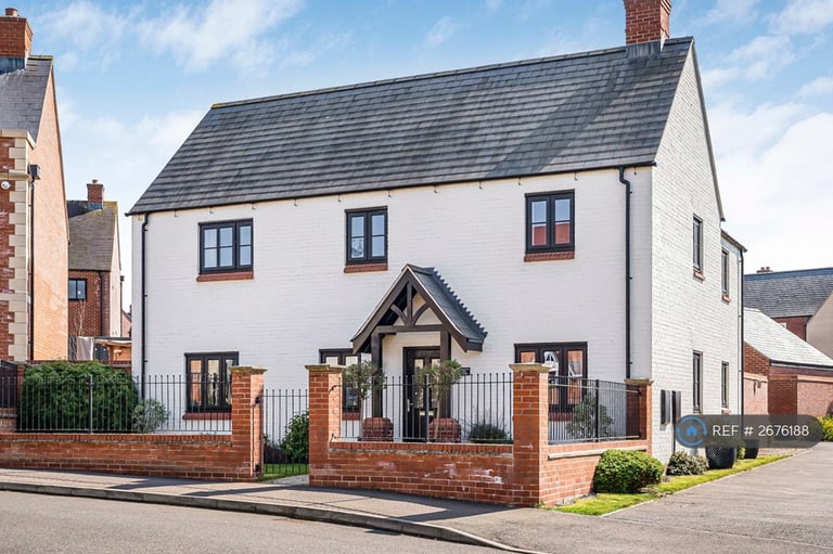 image for 4 bedroom house in Cartmel Close, Towcester, NN12 (4 bed) (#2676188)