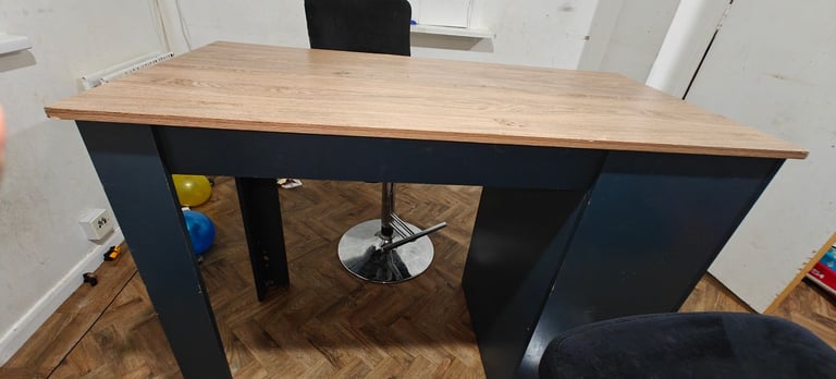 Breakfast bar with two high velvet chairs