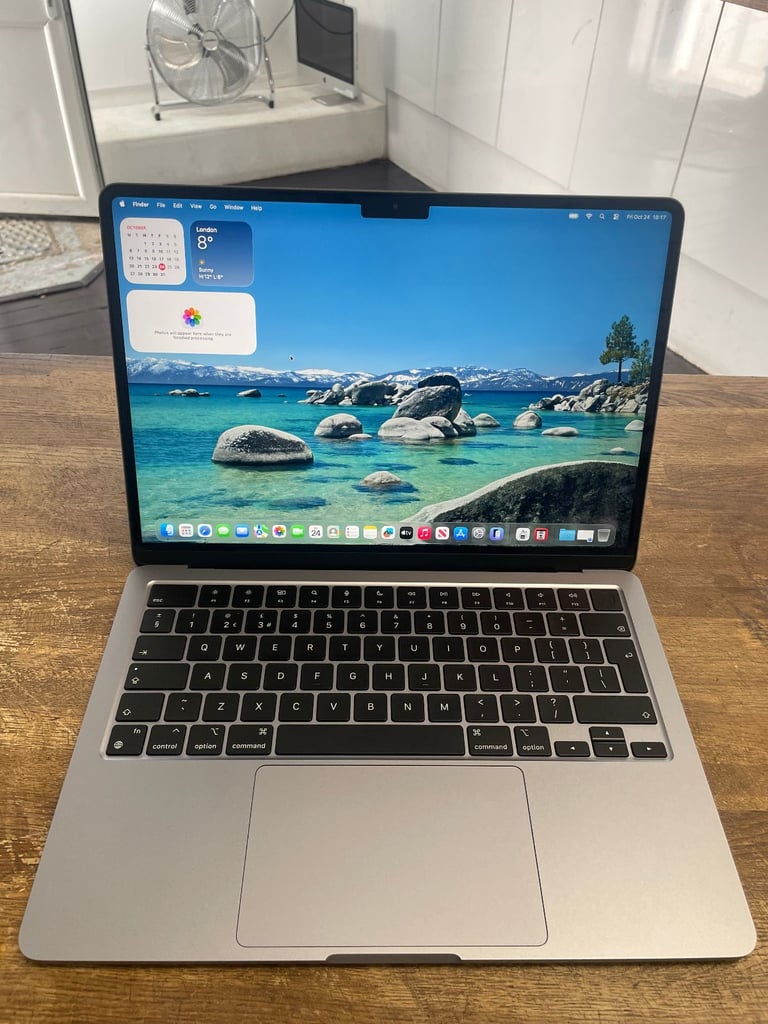 Apple MacBook Air M2 13-inch 2022 8 CPU 8 GPU 3.49GHz 8GB RAM 256GB SSD Space Gray Logic Pro