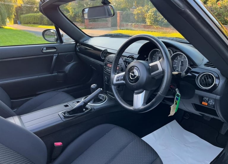 2006(56) MAZDA MX-5 2.0i CONVERTIBLE GENUINE 33,000 MILES 11 SERVICES LOVELY CAR