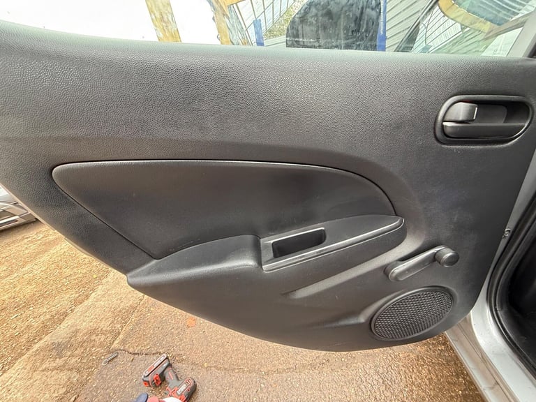 2015 Mazda Mazda2 1.3 SE Euro 5 5dr (a/c) HATCHBACK Petrol Manual