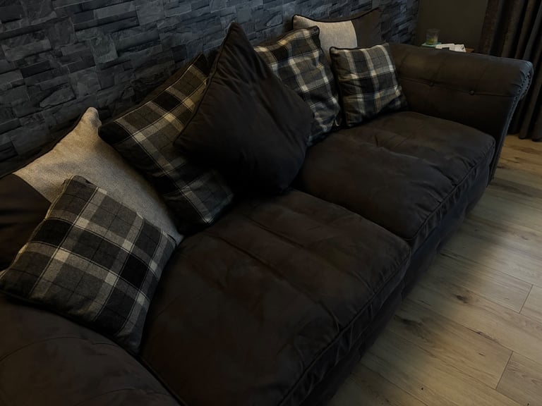 2 4 seater sofas’