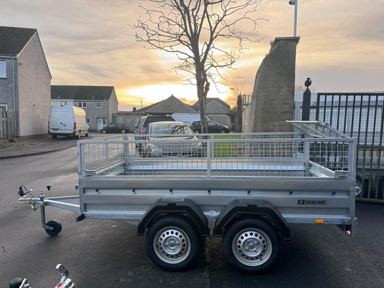 BRAND NEW ZASLAW 265T 8,7FT x 4,4FT TWIN AXLE TRAILER WITH 40CM MESH