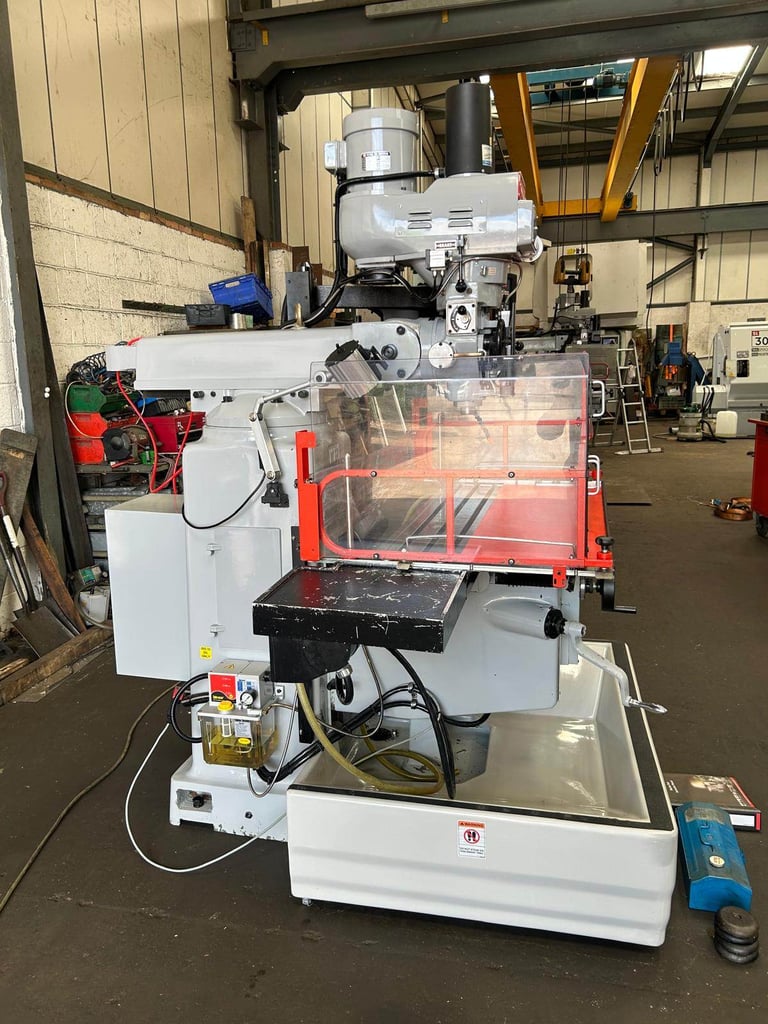 XYZ MODEL SMX 2000 CNC TURRET MILLING MACHINE R8 YEAR 2015