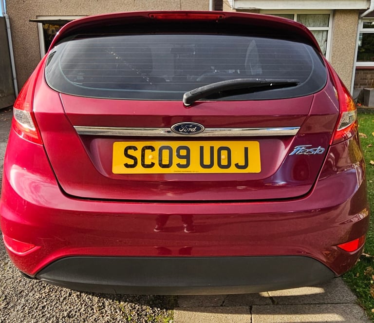 **Manual** Ford Fiesta Zetec, 1.2L petrol, 3 door hatchback (2009)