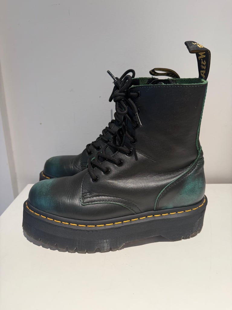 image for Dr. Martens — Women’s Size 6 (Green)