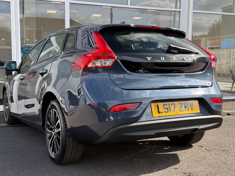 VOLVO V40 2.0 D2 Momentum Euro 6 (s/s) 5dr 2017