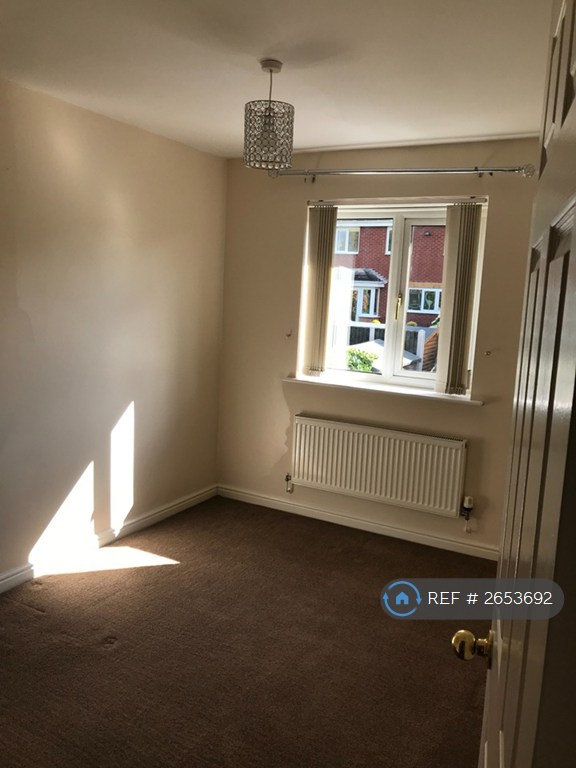 6 bedroom house in Oak Apple Crescent, Ilkeston, DE7 (6 bed) (#2653692)