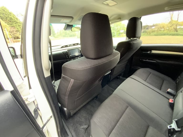 2021 Toyota Hilux 2.4 D-4D Invincible Pickup Double Cab 4dr Diesel Manual 4WD Euro 6 (s/s) (1 PIC...