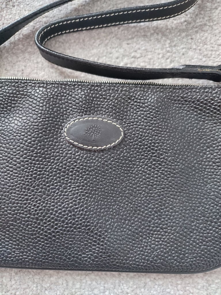 Black ladies mulberry handbag