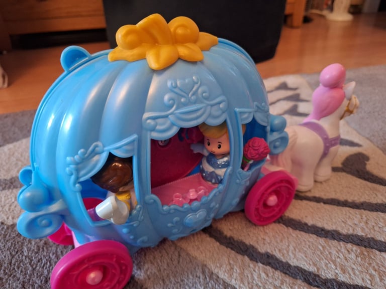 Children's pull a long horse & carriage with 2 little people 