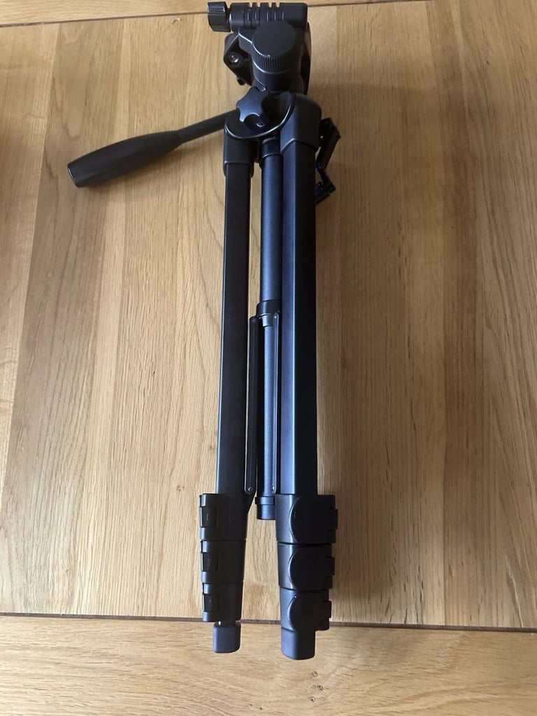 Velbon ex-640 Tripod (RRP £120)