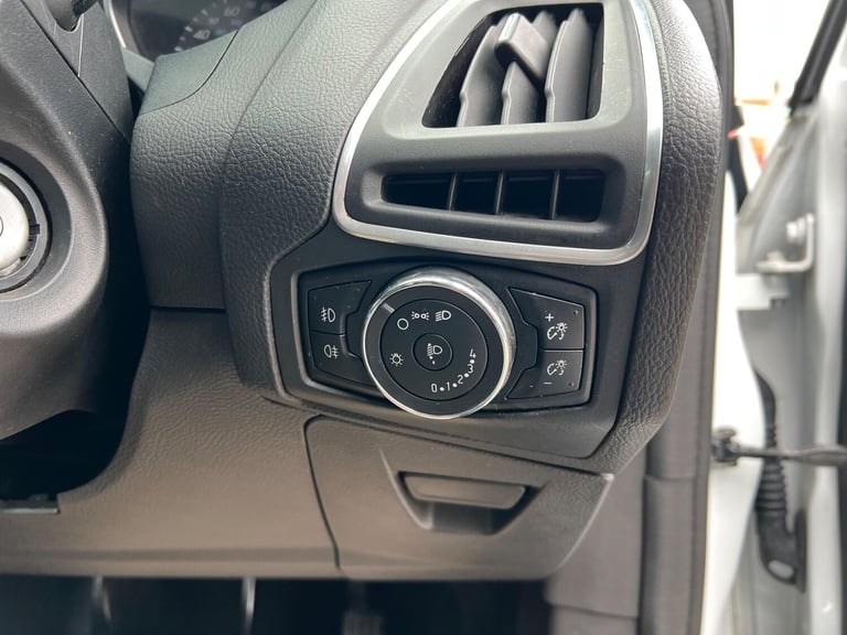 2013 Ford Focus 1.6 Zetec Euro 5 5dr HATCHBACK Petrol Manual