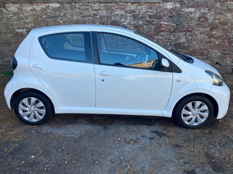 image for Toyota, AYGO, Hatchback, 2012, Manual, 998 (cc), 5 doors