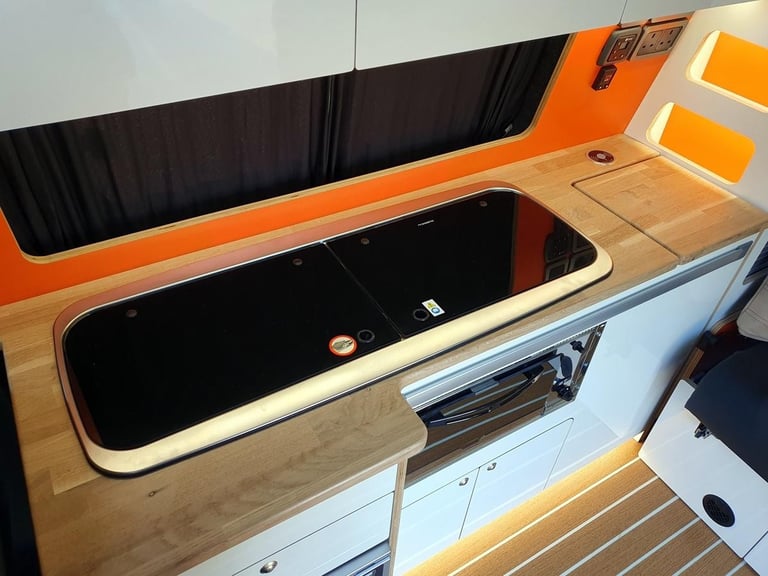 Ford Transit Custom Limited SPEEDS ADVENTURER EDITION Camper 170ps 4 Berth 