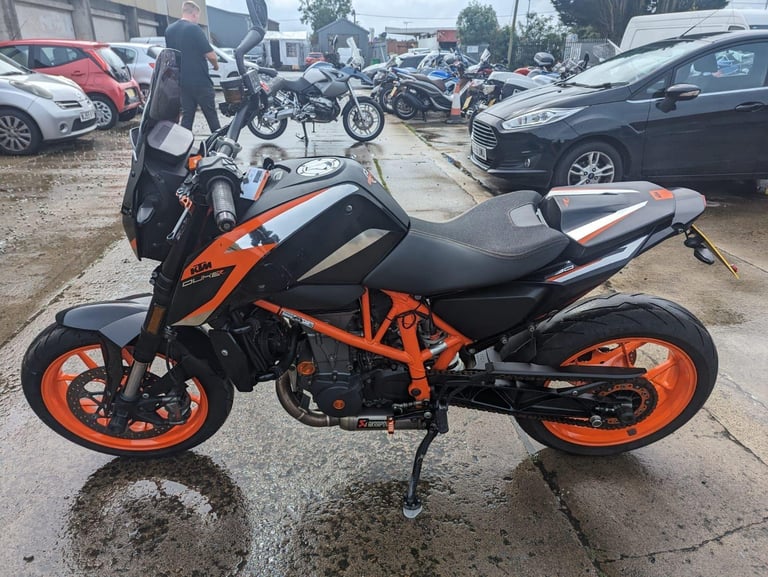 2016 16 KTM DUKE 690 R 16 MY AKRAPOVIC EXHAUST LC4 NAKED ROADSTER 690R SPEC