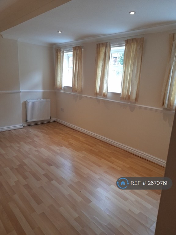 2 bedroom flat in Union Road, Thorne, DN8 (2 bed) (#2670719)