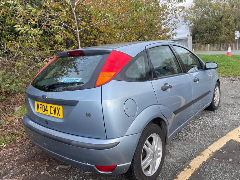 image for FORD FOCUS 1.6 ZETEC AUTOMATIC 04 REG BLUE 5 DOOR 11 MONTHS MOT LOW INSURANCE 36+MPG