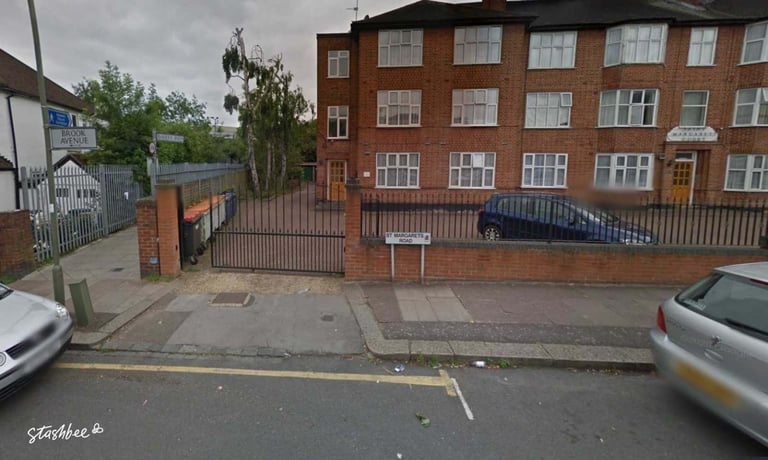 Garage to rent in Edgware (HA8) | Stashbee