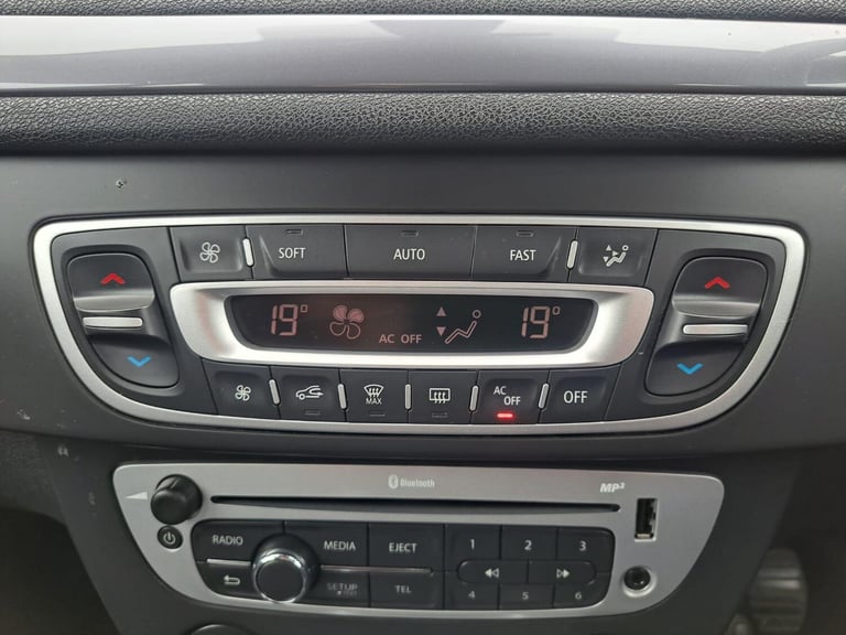 2015 Renault Megane 1.5 dCi Dynamique Nav Euro 6 (s/s) 5dr HATCHBACK Diesel Manual