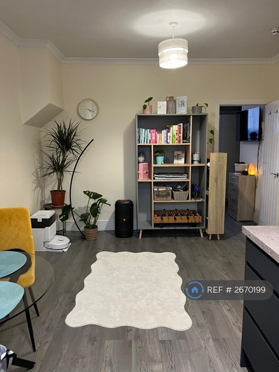 1 bedroom flat in Winchcombe Street, Cheltenham, GL52 (1 bed) (#2670199)