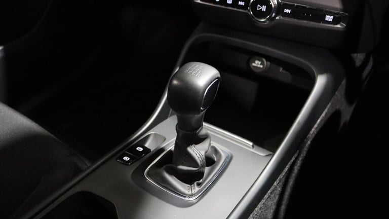 2021 Volvo XC40 T3 Momentum Manual (Park Assist, Cruise Control, Bluetooth) ESTATE Petrol Manual