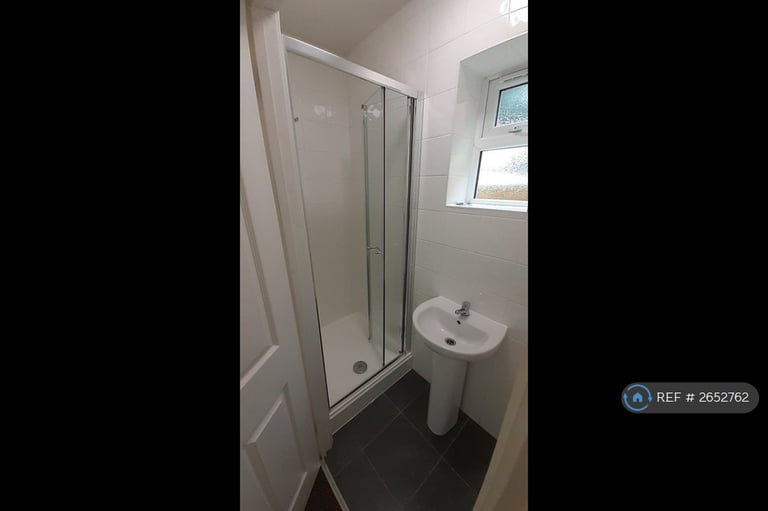 5 bedroom house in Charter Avenue, Coventry, CV4 (5 bed) (#2652762)