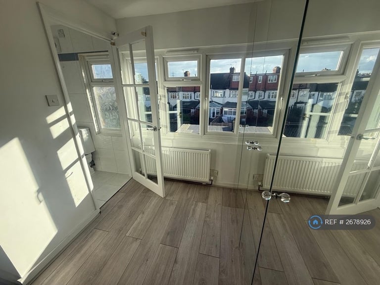 3 bedroom house in Essex Close, Merton, SM4 (3 bed) (#2678926)