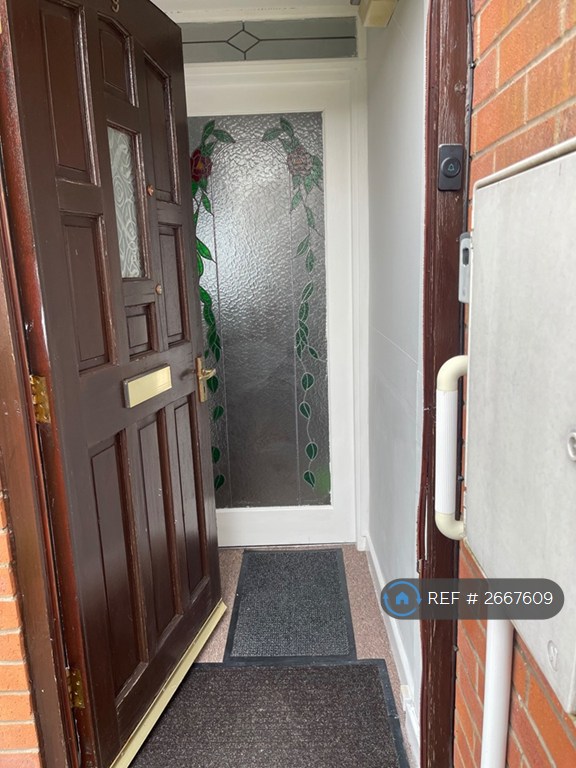 1 bedroom flat in Willow Court, Standish, Wigan, WN6 (1 bed) (#2667609)