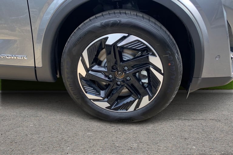 2025 Nissan Qashqai 1.5 E-Power N-Connecta [Glass Roof] 5dr Auto Hatchback Hybrid Automatic