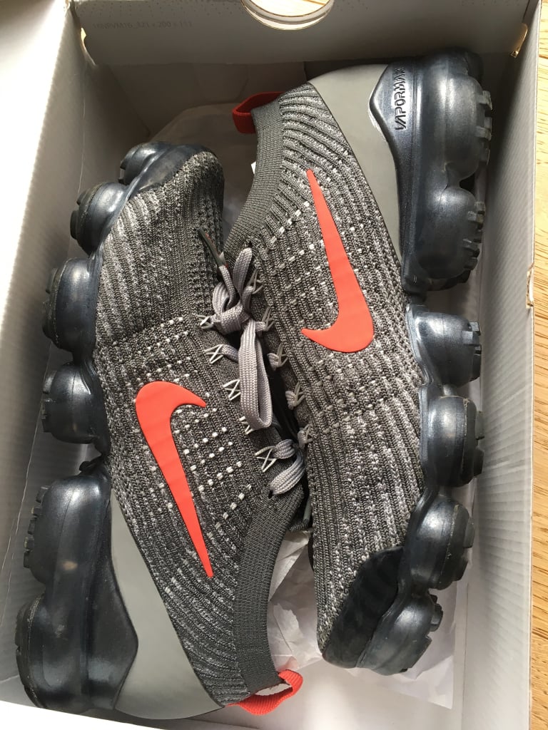 BNWT size 7 Nike Air Vapormax Flyknit 3 Nike trainers in box