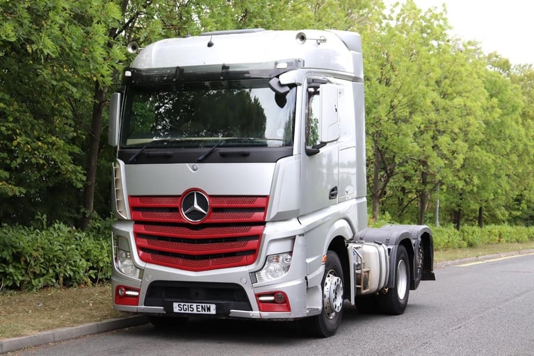 MERCEDES ACTROS 2548 STREAMSPACE 6X2 REARLIFT TRACTOR (2015)