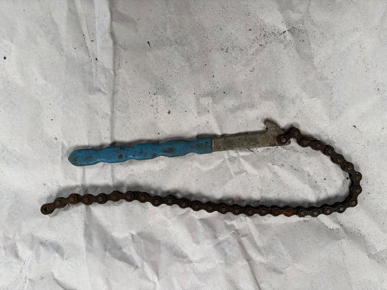 Oil filter cartridge remover