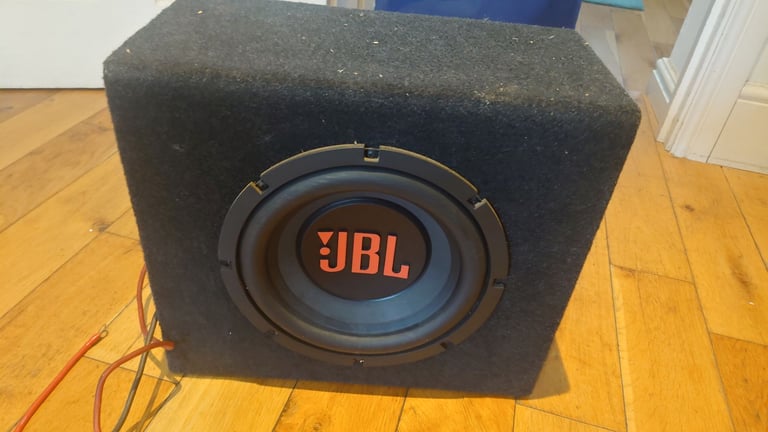 JBL GTO 4000 Car Amplifier with Subwoofer (with power and audio cables)