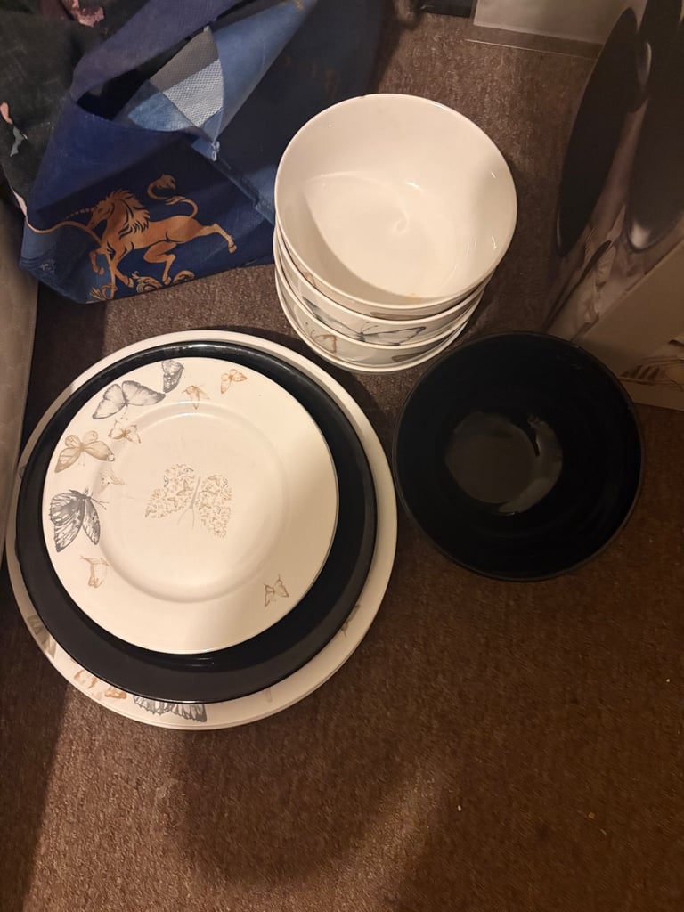 image for Free plates and bowls 