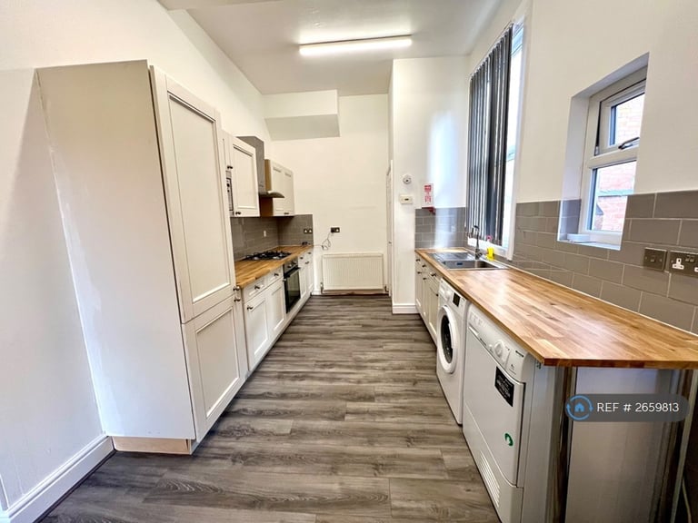 6 bedroom house in Camberwell Terrace, Leamington Spa, CV31 (6 bed) (#2659813)