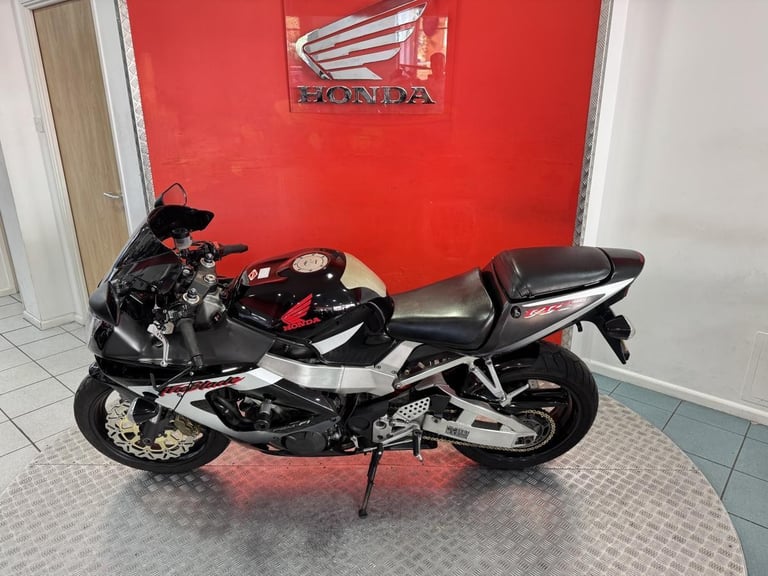2000 'W' Honda CBR900RR Fireblade ULEZ Compliant