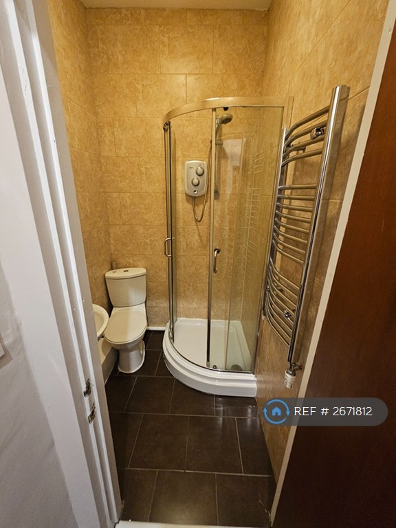 8 bedroom house in Wilbraham Road, Manchester, M14 (8 bed) (#2671812)