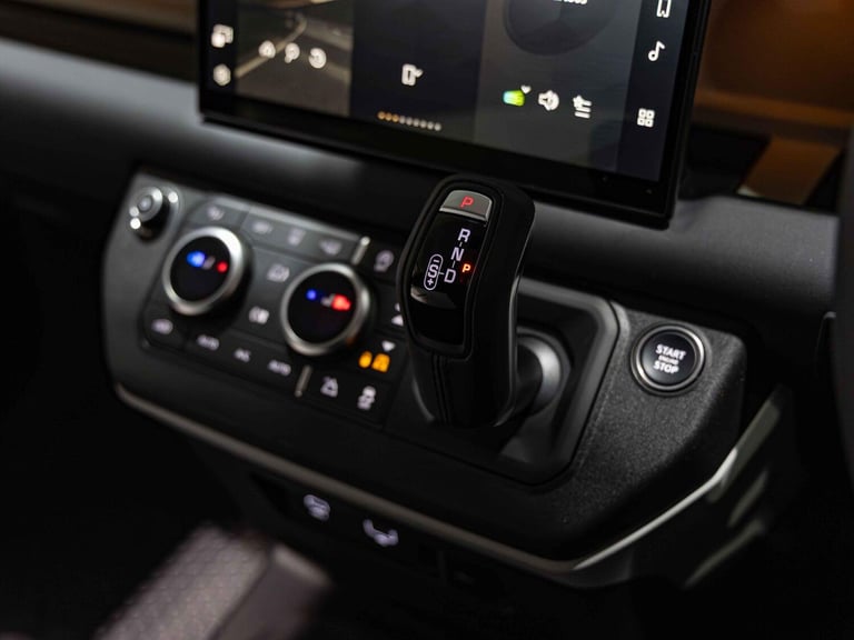  Land Rover Defender 110 3.0 D300 MHEV X-Dynamic HSE Hard Top SUV Auto 4WD MWB Euro 6 (s/s) 5dr D...