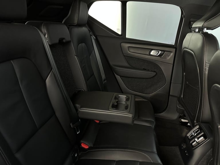  Volvo XC40 1.5h T4 Recharge 10.7kWh R-Design Auto Euro 6 (s/s) 5dr Petrol/Electric Hybrid Automatic