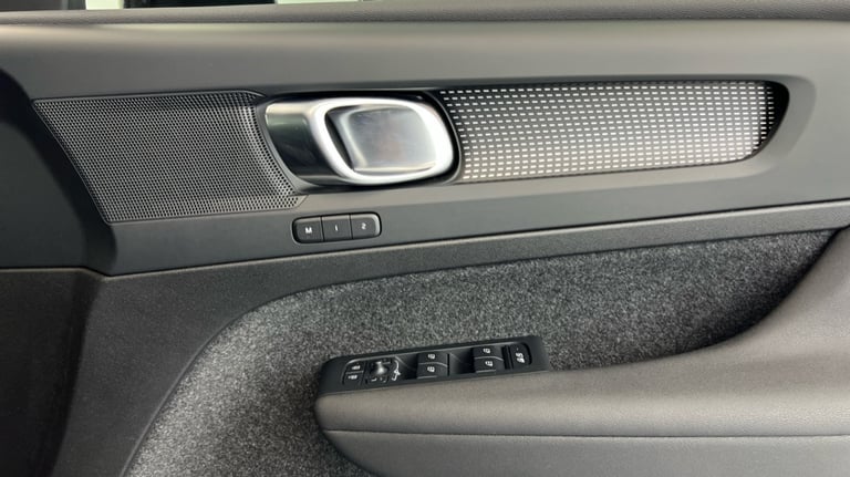 2025 Volvo XC40 Black Edition Plus, B3 Mild hybrid, Petrol (Rear Camera, BLIS) Estate Petrol Auto...