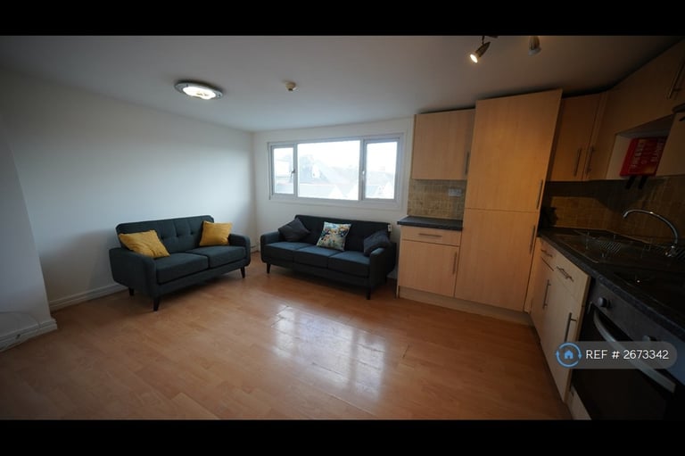 3 bedroom flat in Albany Road, Cardiff, CF24 (3 bed) (#2673342)